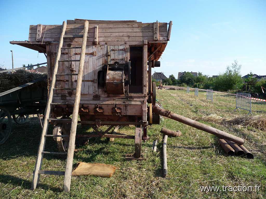 2015_Dessenheim_18.JPG - 23/08/2015 - 68600 DESSENHEIM - 7ème Fête du Tracteur d'époque - Le battage