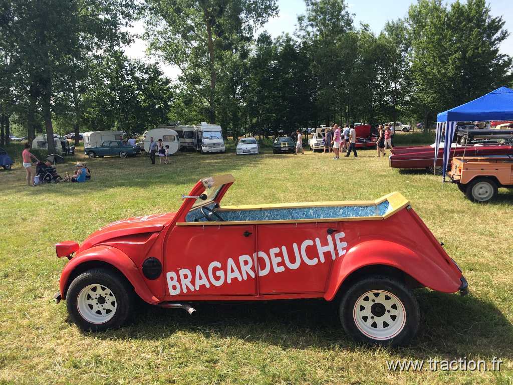 IMG_6011.JPG - Retro'meuse Auto à Madine, le 13 et 14 Juin 2015, Citroën 2C piscine