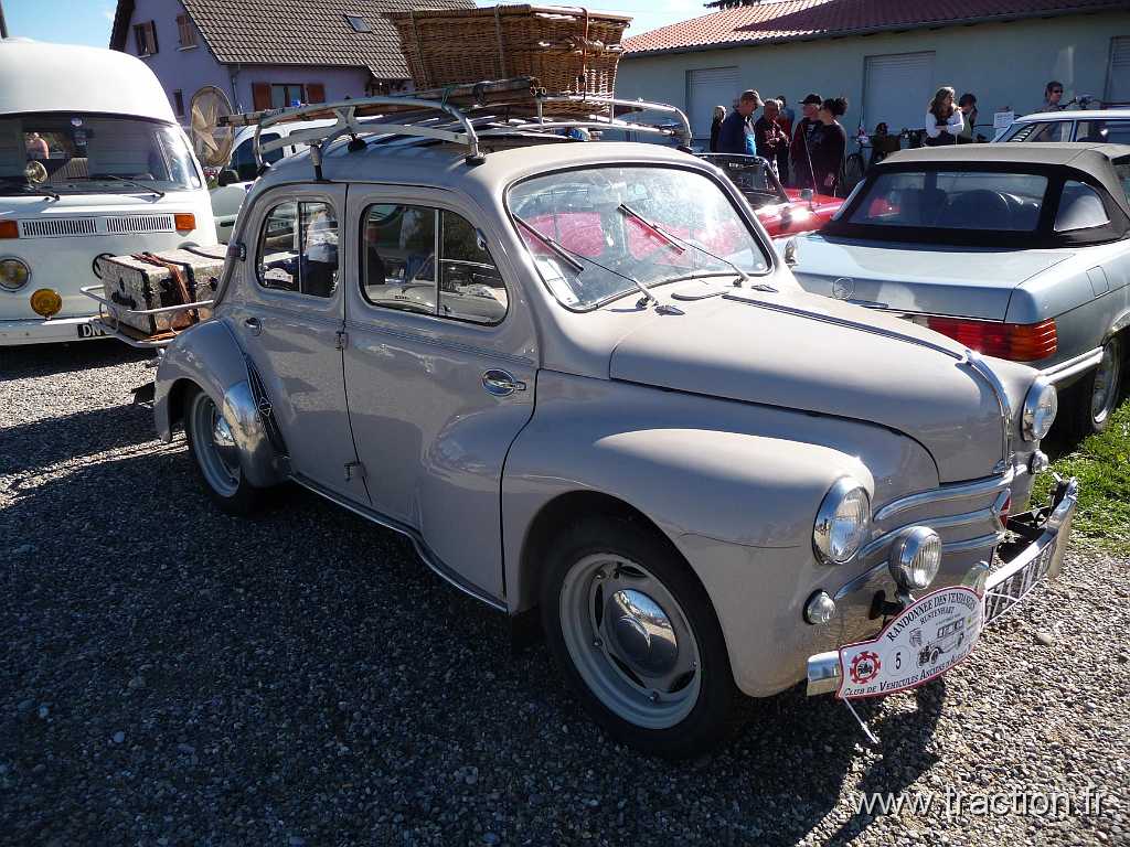 2015_Rustenhart_II_150.JPG - 35ème Randonnée Internationale des Vendanges à Rustenhart, Renault 4cv et sa remorque monoroue d'époque