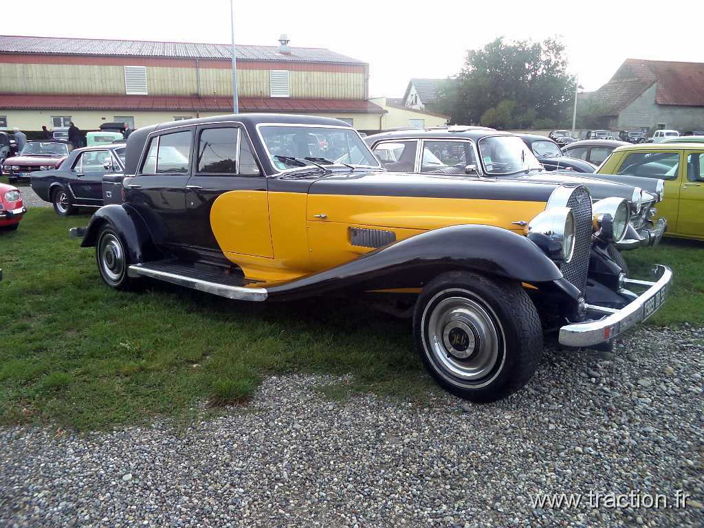 2015_Rustenhart_II_17.jpg - 35ème Randonnée Internationale des Vendanges à Rustenhart, cette Lima est une ancienne voiture de Johnny Hallyday. Il l'a perdu dans une partie de poker, les enjoliveurs de roues et les ailes avants sont encore gravées au nom du chanteur