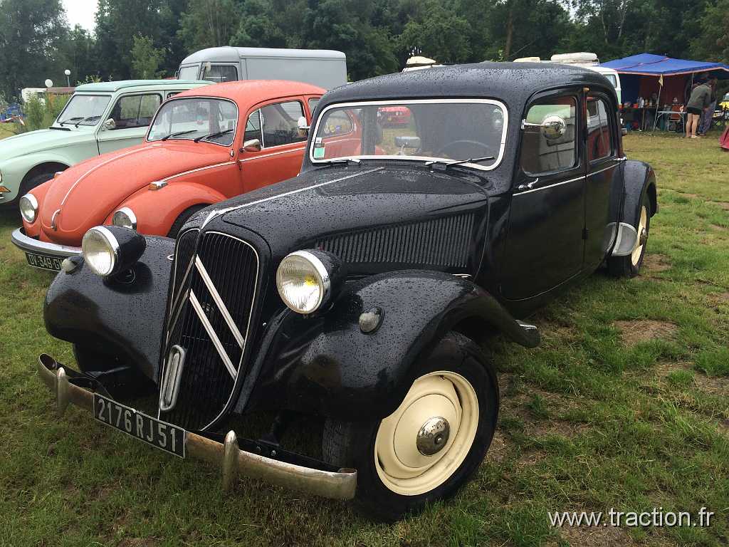 IMG_0082.JPG - RETRO MEUS'AUTO - Lac de Madine - Citroen Traction 11B à malle bombée