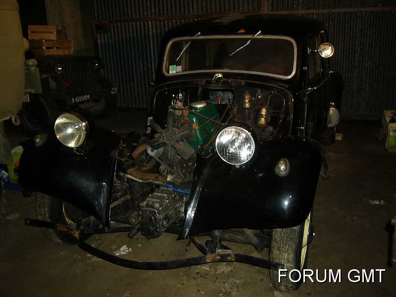 Marc_Cognard06.JPG - Je suis marcc du forum GMT , tu sais celui qui vous "bassine" avec l'histoire de son moteur de traction qui ne veut pas être fini pour le 21 ....Bon je suis enfin rentré de Normandie. Je t'envoie quelque photos du redémarrage du moteur, le jour fatidique. Elles ne sont pas très belles car je n'ai pas pu sortir l'auto, il était trop tard..... mais le moteur à bien démarrer le 21 et la voiture a fait 5m en avant puis 5 m en arrière ;-) . Aujourd'hui, cette sacrée dynamo que j'avais réparée il y a 2 ans vient de lâcher. je n'irais donc pas réveillonner avec comme promis à mes amis, rentrer de nuit sans phare étant plutôt déconseillé. Tu trouveras les photos en pièces jointes, des la dynamo réparée j'en fais de plus jolies devant le château de mon village. PS. Petite histoire de l'auto: Il y a 2 ans le 12 Novembre j'ai acheté une TA 11B de 1952 male plate. la voiture avait été restaurée en carrosserie à l'ancienne (pas de mastic, que de l'étain, et peinture glycéro) l'intérieur est correct et d'origine mais elle avait un problème moteur ce qui me permis de négocier le prix. Elle est parfaitement d'origine avec sa boite et son moteur "matching number" sans bidouille. Fait  "rigolo" en discutant avec le propriétaire dont j'avais trouvé l'annonce sur internet (un avocat de bonne réputation dans ma ville) je m'aperçu que l'on se connaissait à l'époque de la faculté  (moi je suis en science) et surtout que l'on avait fait, voila 22 ans, un rallye ensemble, je roulais dans ma 403 d'étudiant, lui dans sa TA..... que d'années passée, la voiture était à l'époque "dans son jus" avec un coffre très abimé par la rouille. Aujourd'hui la carrosserie est très belle ....... et elle est dans mon garage.  (à coté de la 403.......et de la DS21). Etienne vendait sa TA à regret , poussé par sa femme ainsi que le manque de place et de temps; savoir que son auto partait chez un "ami"  lui a fait mieux digérer la vente et nous a permis de négocier de façon conviviale et en confiance………..I am marcc on the GMT Forum, the one who "bothers" you with the story of the engine that isn't going to be finished for the 21st... I finally came back form Normandy. I send you some pictures of the restarting of the engine on that fatidic day. THey aren't very pretty because I couldn't take the car out, it was too late. BU the engine did start on the 21st and the car went 5 meters ahead and 5 meters back! TOday, the damned dynamo that I had fixed two years ago just broke. I shan't be going to the New Year's party with her as I had promised some friends, because coming home in the night without any lights isn't a good idea... I attach a few pictures, and as soon as I've fixed the dynamo, I'll go take some prettier ones by the castle in my village. PS: a little history about the car. Two years ago on November 12th, I bought this 11B of 1952 with the wheel on the trunk. The car had been restored old style (no filler, just pewter, and glycero paint), the interior was good and original, but the engine had a problem, which enabled me to negotiate on the price. She is totally original with the gearbox and engine in "matching numbers" and without having been fiddled with. A "funny" fact, is whiel talking with the owner whom I had traced through the ad on internet (a lawyer with a certain reputation in my town), I discovered that we knew eachother at the time of the university (I'm in sciences) and especially that 22 years ago we had participated in the same rally, me with my student's 403 and with his Traction... the years have passed. At the time the car was showing its age with a very rusty trunk. Today, the body is beutiful ... and she is in my garage (next to the 403 and... the DS21). Etienne was selling his Traction with some regrets, triggered by his wife and the lack of space and time; to know that his car was going to a "friend" helped him overcome the sale and allowed us to negotiate in a climate on conviviality and trust.